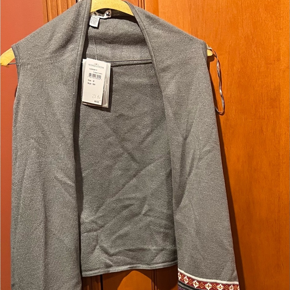 Sleeveless shawl